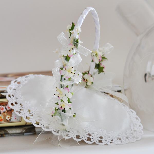 Beautiful wedding ring basket