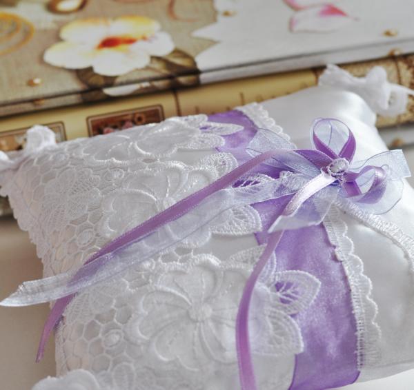 Wedding rings pillow