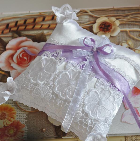 Wedding rings pillow