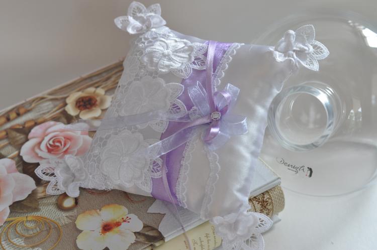 Wedding rings pillow