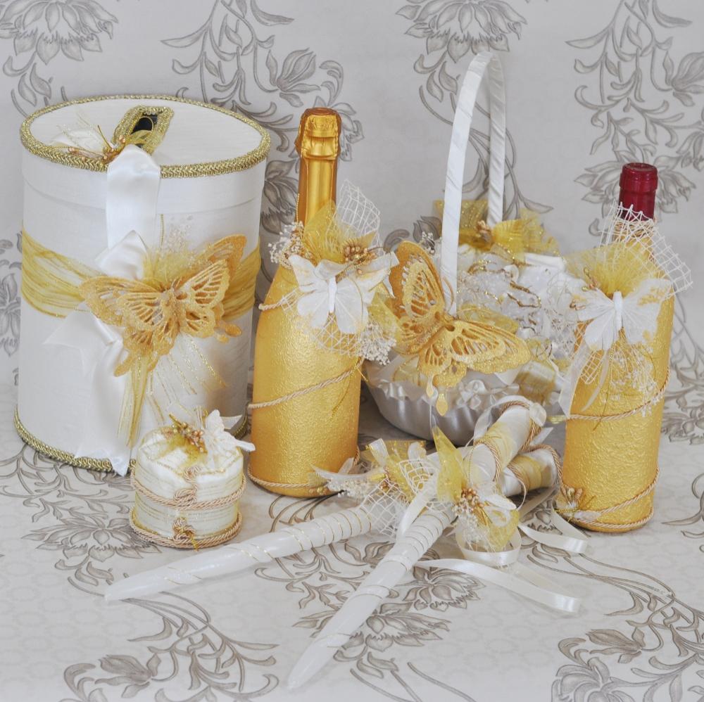 Wedding accessory set with enchanting butterflies